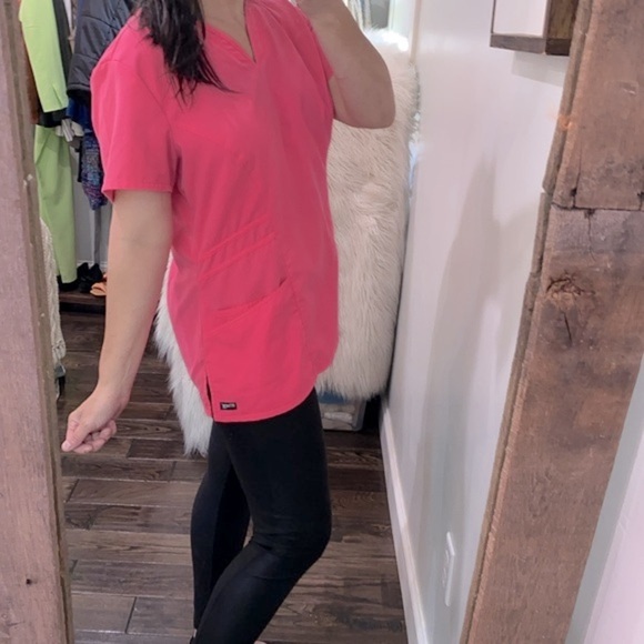 Greys Anatomy pink nurses scrub top size large - Picture 2 of 6